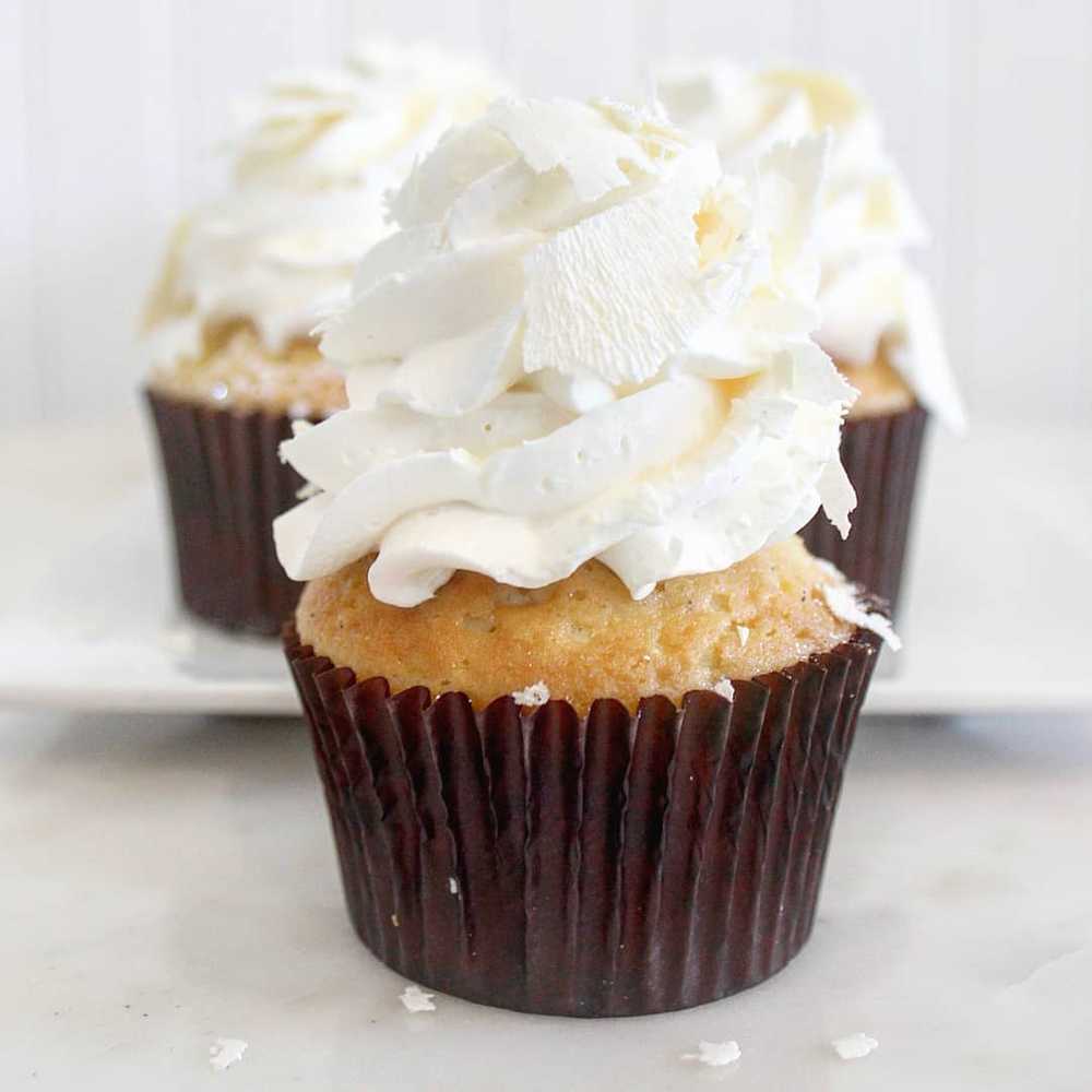 Vanilla Bean Cream Cupcake Cake 