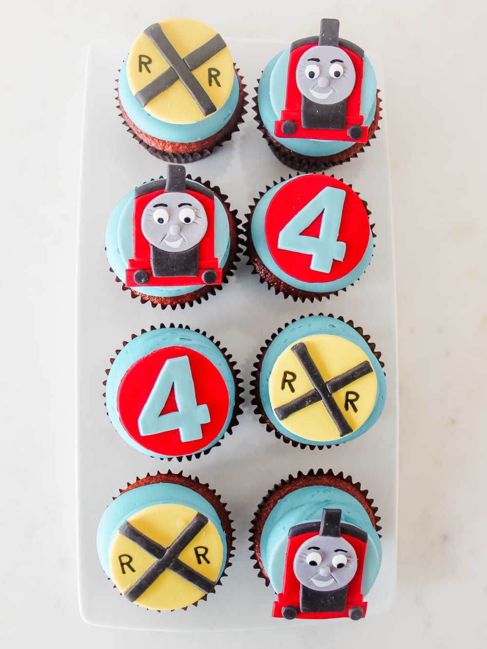 thomas the train decorated cupcakes