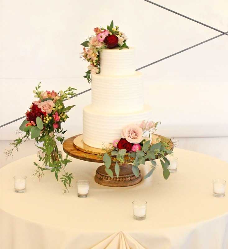 2018 butter cream with vintage flowers wedding cake