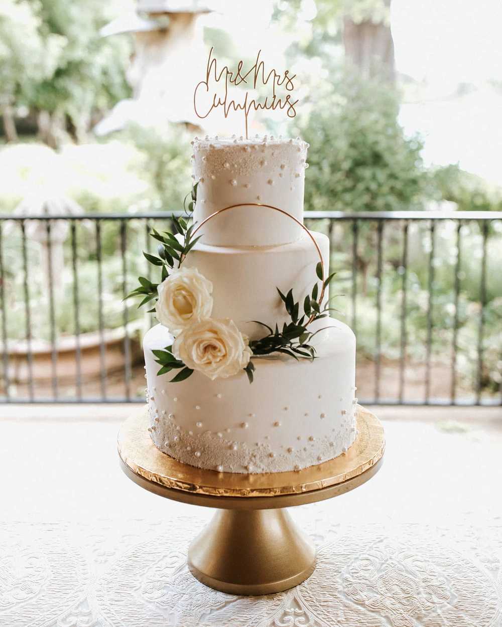 Wedding Cake White Flower Wreath Pearls Vintage