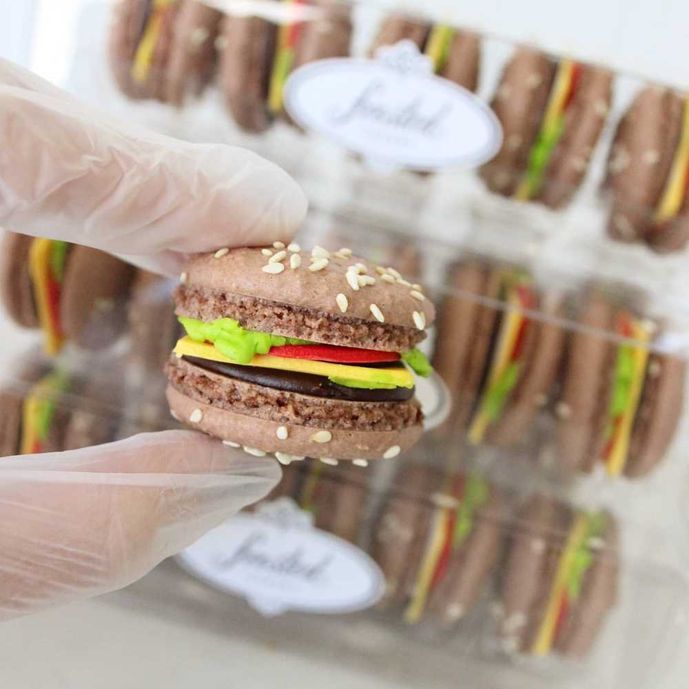 cheeseburger French Macaron dessert 