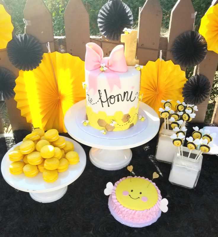 2018 bumble bee dessert birthday cake table