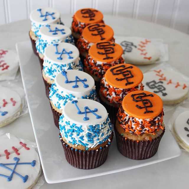 Giants and Dodger Cupakes