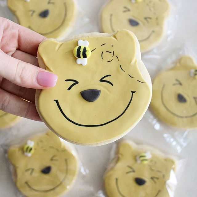 winnie the pooh Bear disney cookies honey bee party