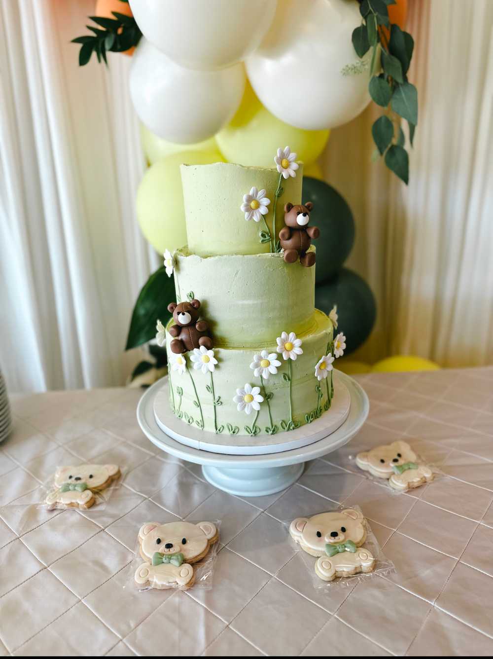 Teddy Bears and Daiseys Baby Shower Cake