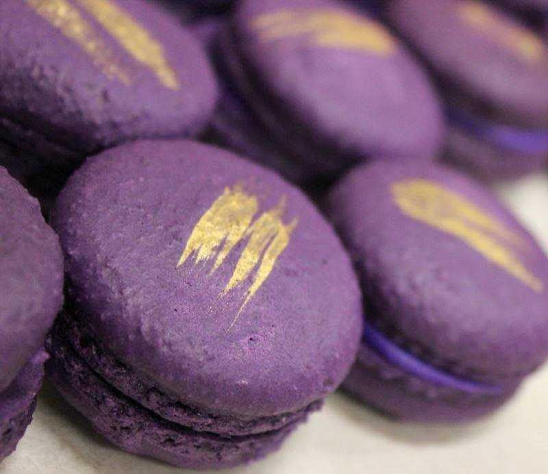 art deco purple plum wedding  favor french macaroons