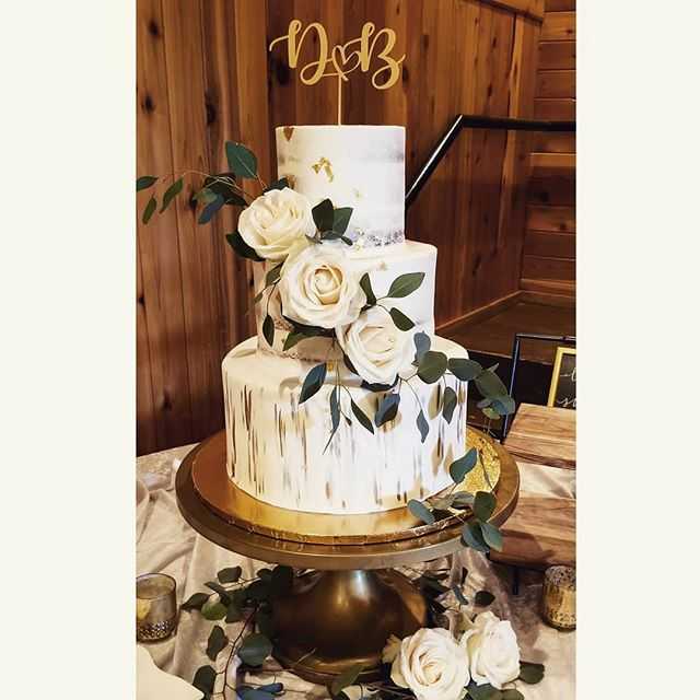 Vintage Chic Wedding Cake Gold Flowers Roses