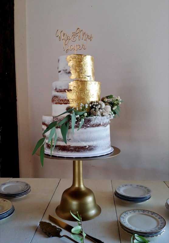 naked gold leaf wedding cake (1)