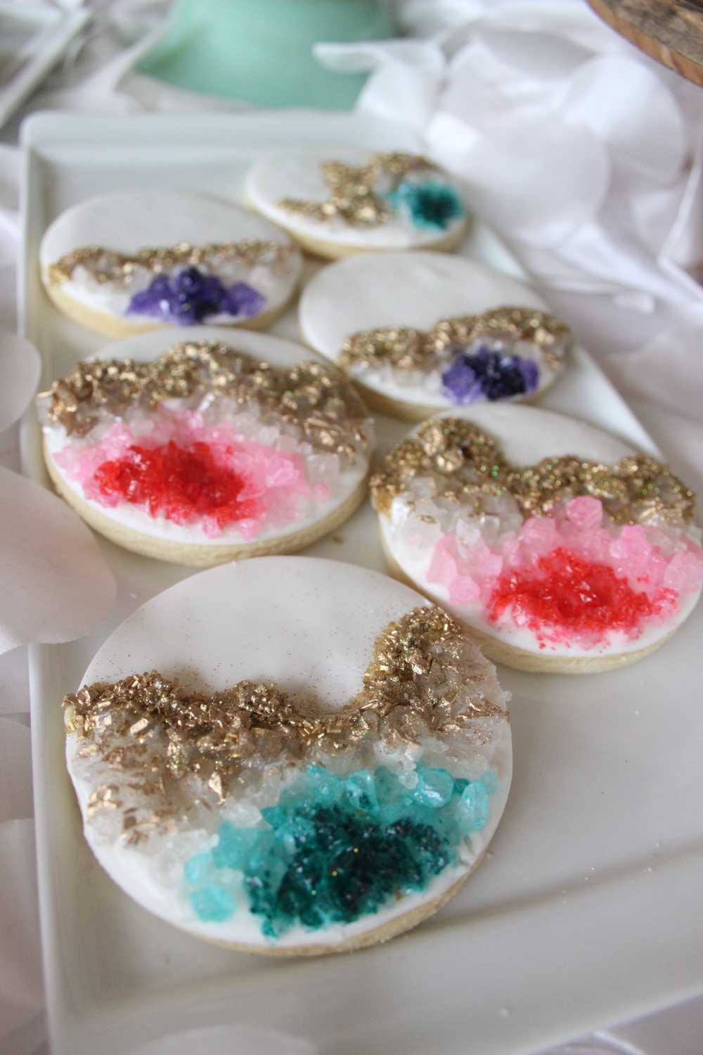 Cookie Dessert wedding table geode 