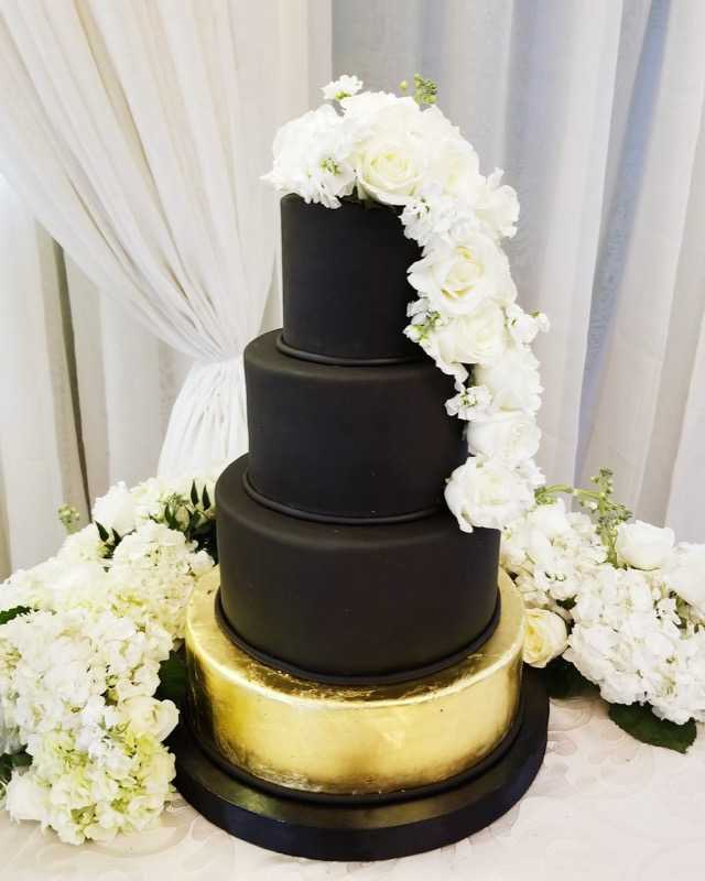 2018 black gold leaf white flower royal wedding cake