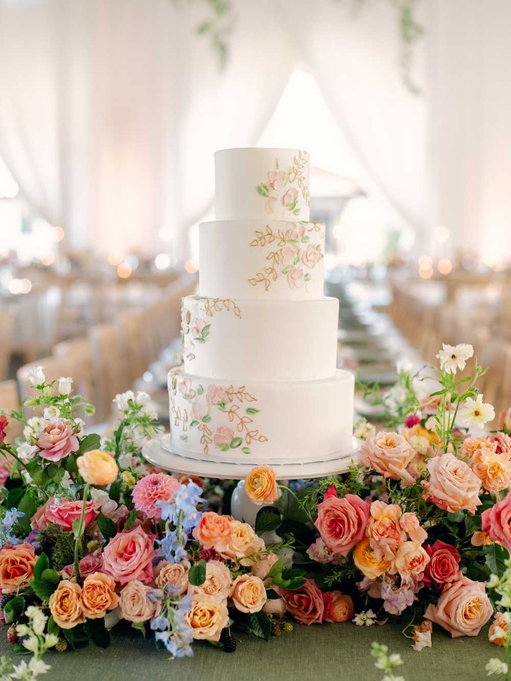 Hand pipped floral elegant wedding cake